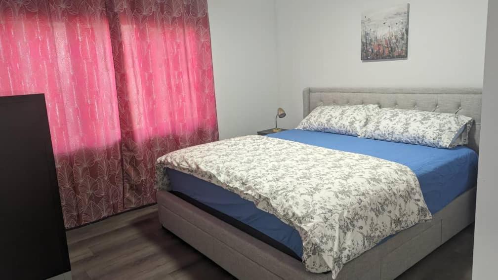 Comfy One Bedroom Airdrie Esterno foto